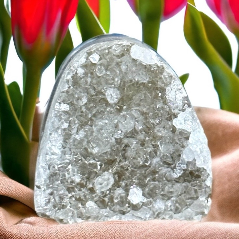 Small quartz cluster